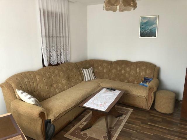 Apartman Nina Licko Petrovo Selo Zewnętrze zdjęcie