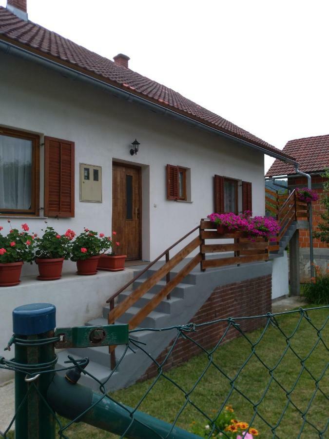 Apartman Nina Licko Petrovo Selo Zewnętrze zdjęcie