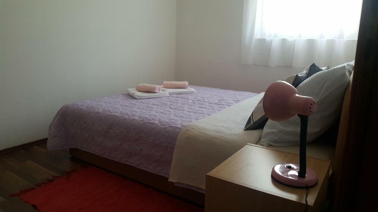 Apartman Nina Licko Petrovo Selo Zewnętrze zdjęcie